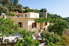 Casa Alta with mountain views