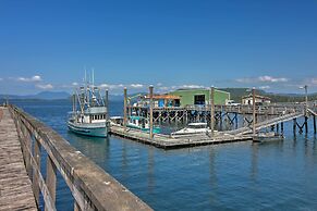 Waterfront Apt w/ Mtn View, Walk Into Town!