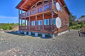 Waterfront Apt w/ Mtn View, Walk Into Town!