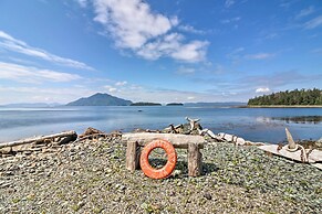 Waterfront Apt w/ Mtn View, Walk Into Town!