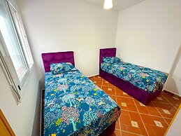 Apartment with pool direct access to sea