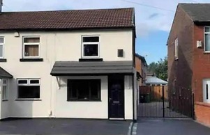 Immaculate 2-bed Apartment in Leigh