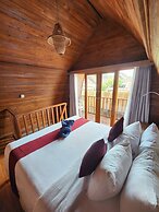 Jineng Guest House By The Swand