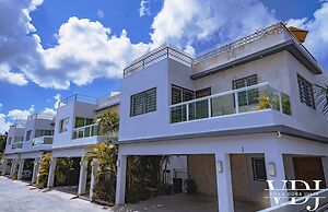 Luxury Rooftop Pool private secure Villa