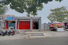 OYO Life 90544 Grand Redisa