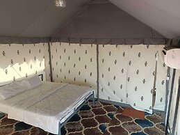 DESERT INN CAMP