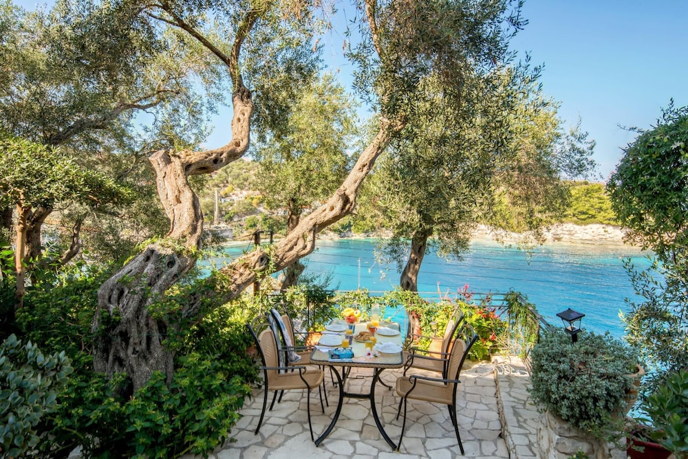Aglaia Villa in Longos