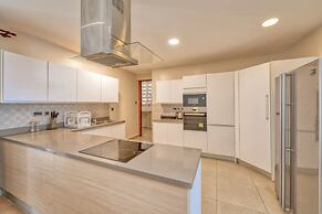 Kikambala Modern Apartment with Balcony