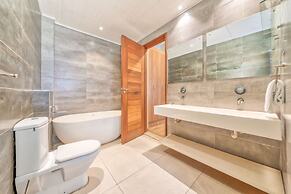 Kikambala Modern Apartment with Balcony