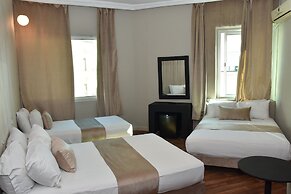Cadé Hotel