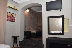 Cadé Hotel