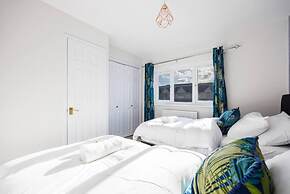Remarkable 2- Bed House in Barking Essex
