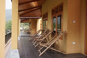 Sky Bay Lodge