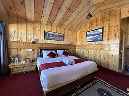 Pangong Pearl