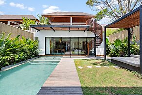 Red Sunset Villa by Betterplace
