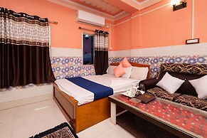 RAJA HOTEL AND LODGE