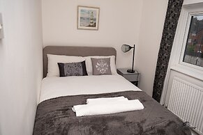 7 Guests - 3 Bedrooms - Parking - Pet Friendly