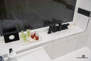 7 Guests - 3 Bedrooms - Parking - Pet Friendly