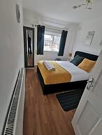 7 Guests - 3 Bedrooms - Parking - Pet Friendly