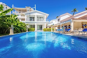 Beachfront 7BR Villa with Pool & Maid