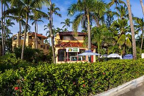Beachfront 7BR Villa with Pool & Maid