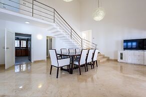 Beachfront 7BR Villa with Pool & Maid