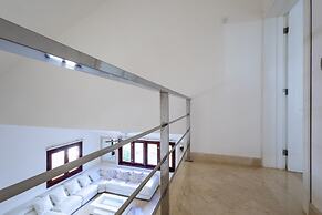 Beachfront 7BR Villa with Pool & Maid