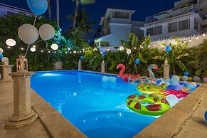 Beachfront 7BR Villa with Pool & Maid