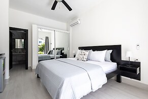 Beachfront 7BR Villa with Pool & Maid