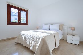 Beachfront 7BR Villa with Pool & Maid