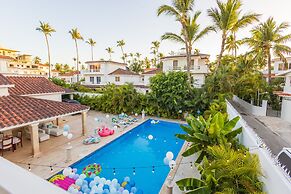 Beachfront 7BR Villa with Pool & Maid
