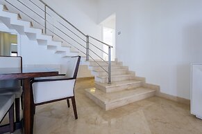 Beachfront 7BR Villa with Pool & Maid