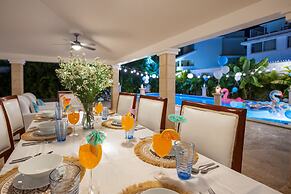 Beachfront 7BR Villa with Pool & Maid