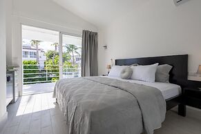 Beachfront 7BR Villa with Pool & Maid