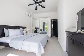 Beachfront 7BR Villa with Pool & Maid