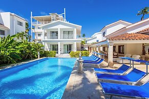 Beachfront 7BR Villa with Pool & Maid