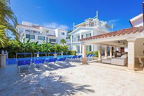 Beachfront 7BR Villa with Pool & Maid
