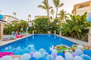 Beachfront 7BR Villa with Pool & Maid