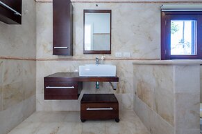 Beachfront 7BR Villa with Pool & Maid