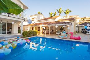 Beachfront 7BR Villa with Pool & Maid
