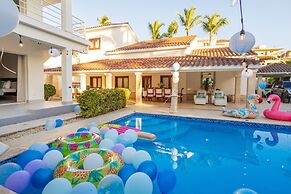 Beachfront 7BR Villa with Pool & Maid