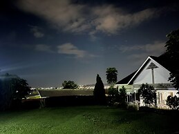 House - Sleeps 8 - Parking - Garden