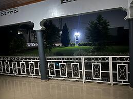 House - Sleeps 8 - Parking - Garden