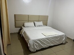 House - Sleeps 8 - Parking - Garden