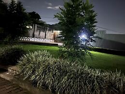 House - Sleeps 8 - Parking - Garden