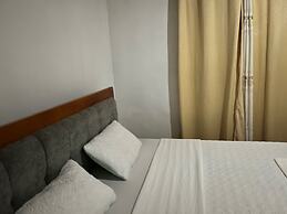 House - Sleeps 8 - Parking - Garden