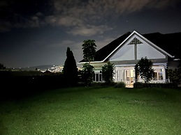 House - Sleeps 8 - Parking - Garden