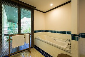 Katamanda Villa Chanti pool with gardens near Kata beach