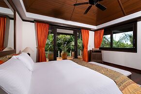 Katamanda Villa Chanti pool with gardens near Kata beach