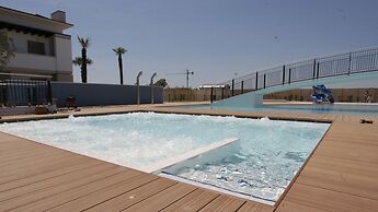 Stunning Apartment With Shared Pool